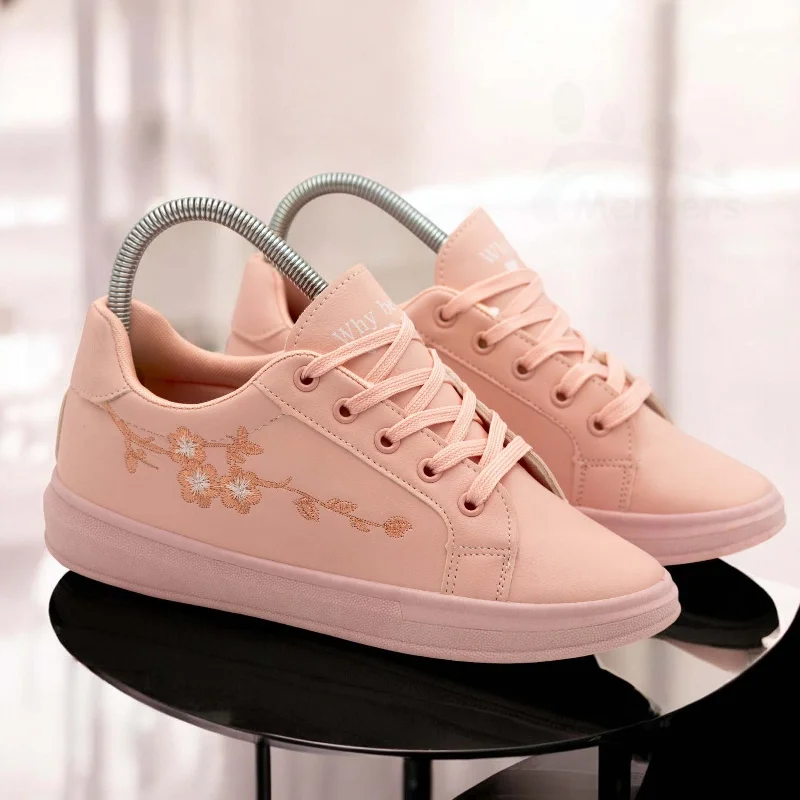 Raisina flower sneaker